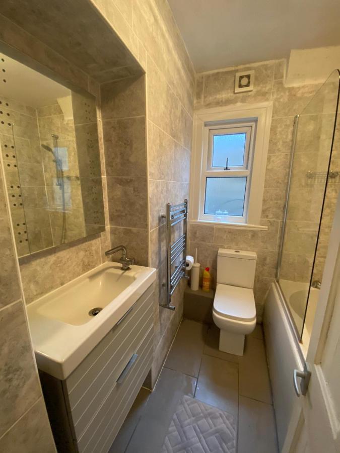 Spacious 2-Bed Apartment London Kültér fotó